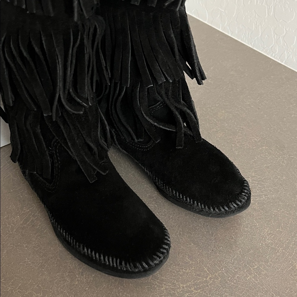 Minnetonka 3 tier black suede fringe boot - Picture 5 of 12